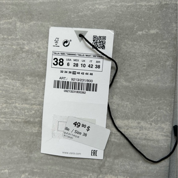 Brand new zara mom fit high wait jeans - Picture 3 of 4